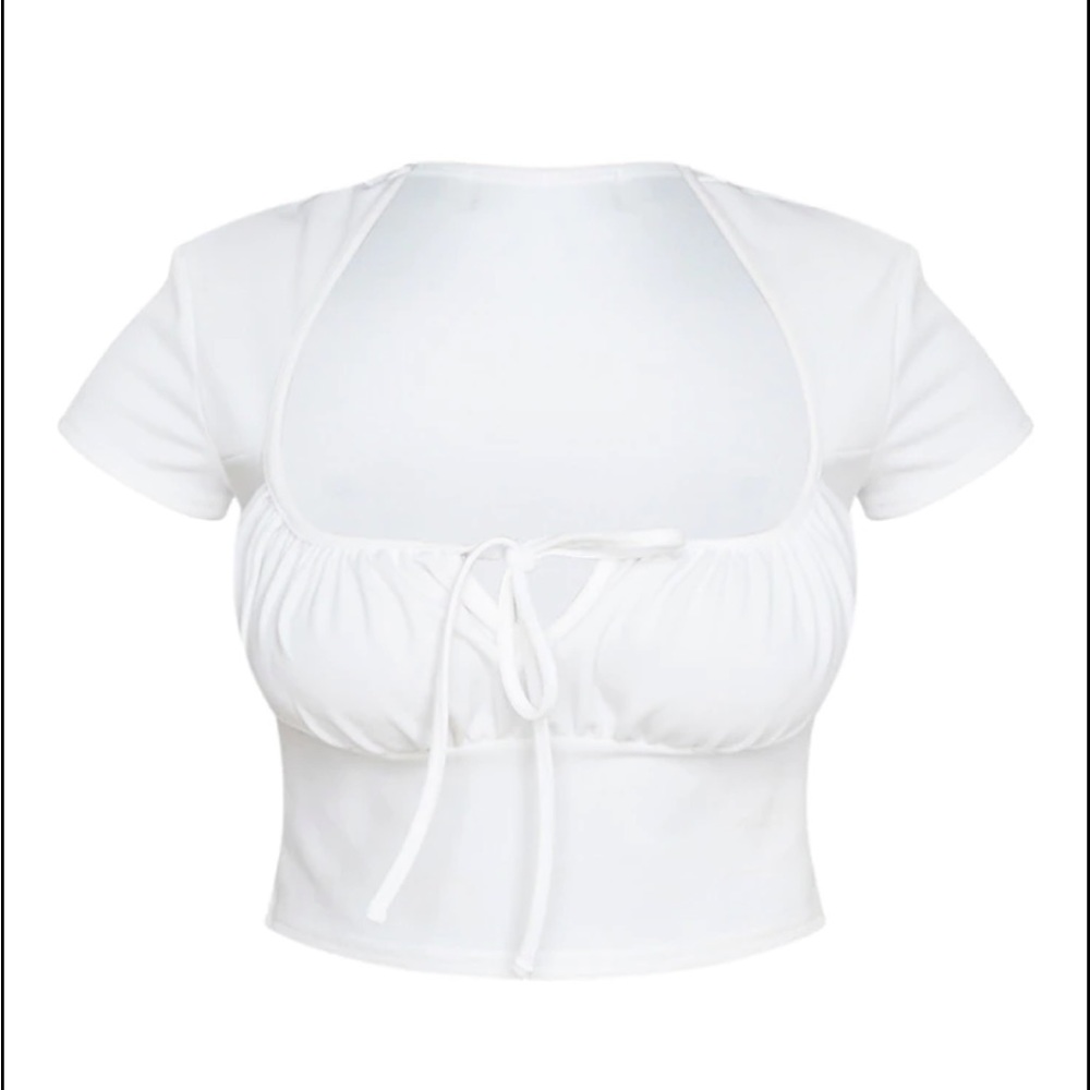 PrettyLittleThing White Cropped Top (NEW WITH TAGS)